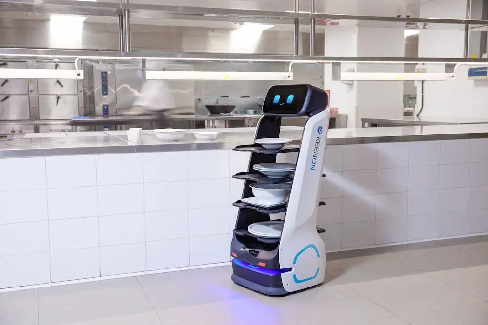 KEENON DINERBOT T9 at back kitchen